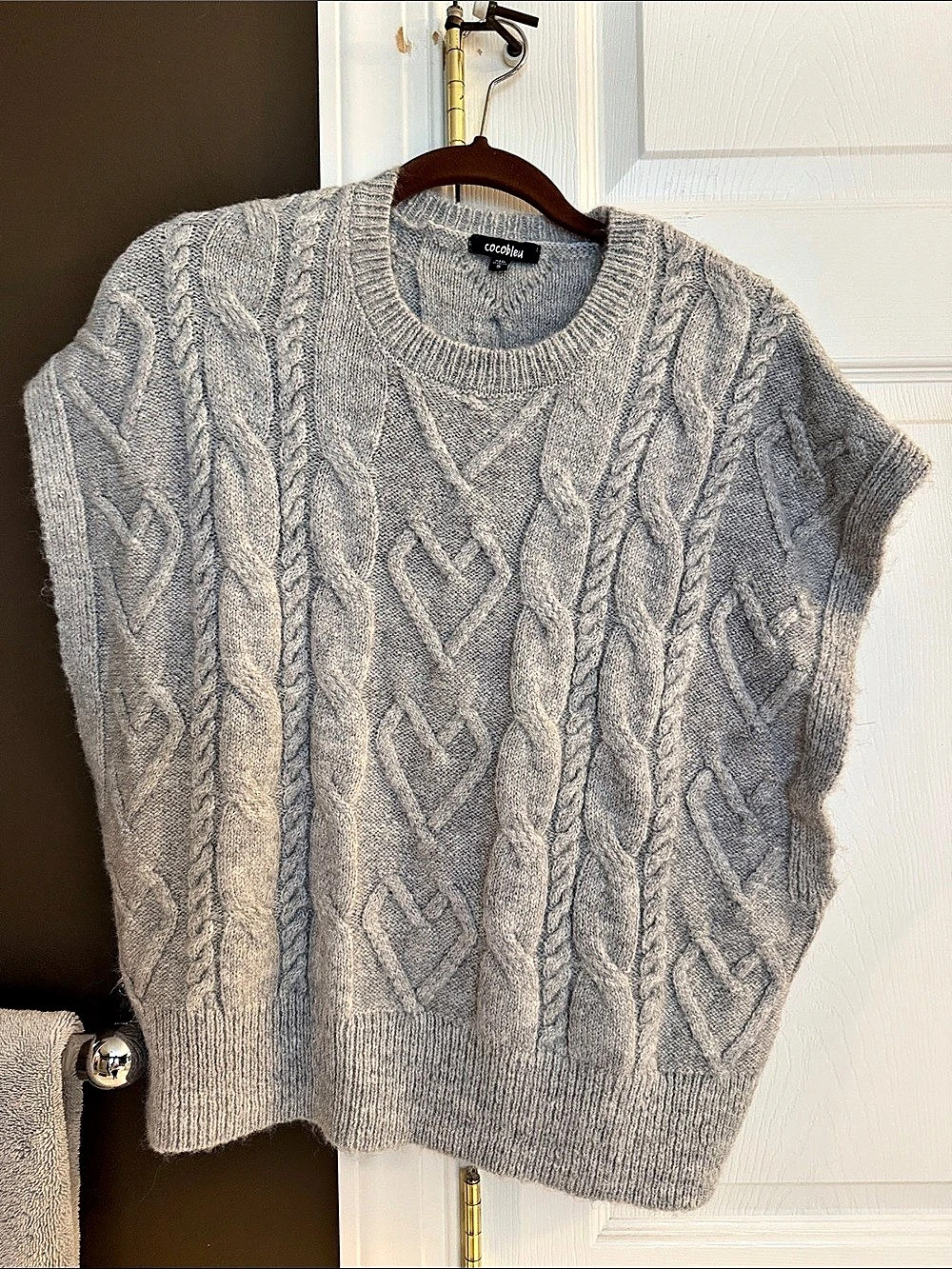 Cocobleu Cable Knit Sweater Vest in Gray Like New